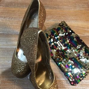 ON SALE BAKERS GOLD SPARKLEY PLATFORM PUMPS